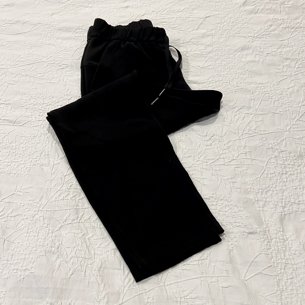 Lululemon black cropped pant